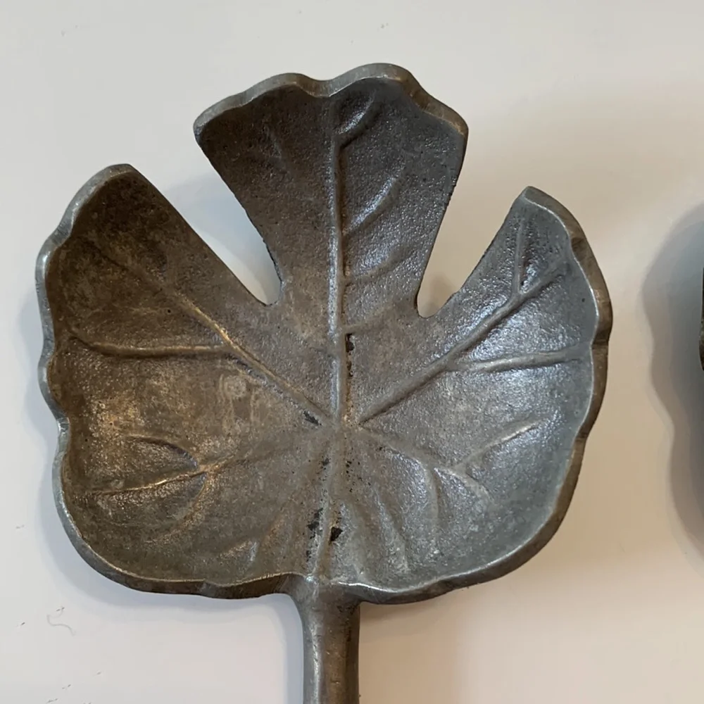 Salad serving spoons, cabbage pattern